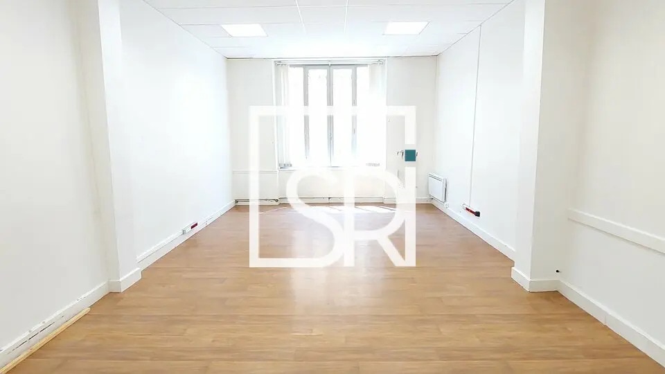 Bureau dans Clermont-Ferrand à louer - Photo de l’immeuble – Image 1 sur 12