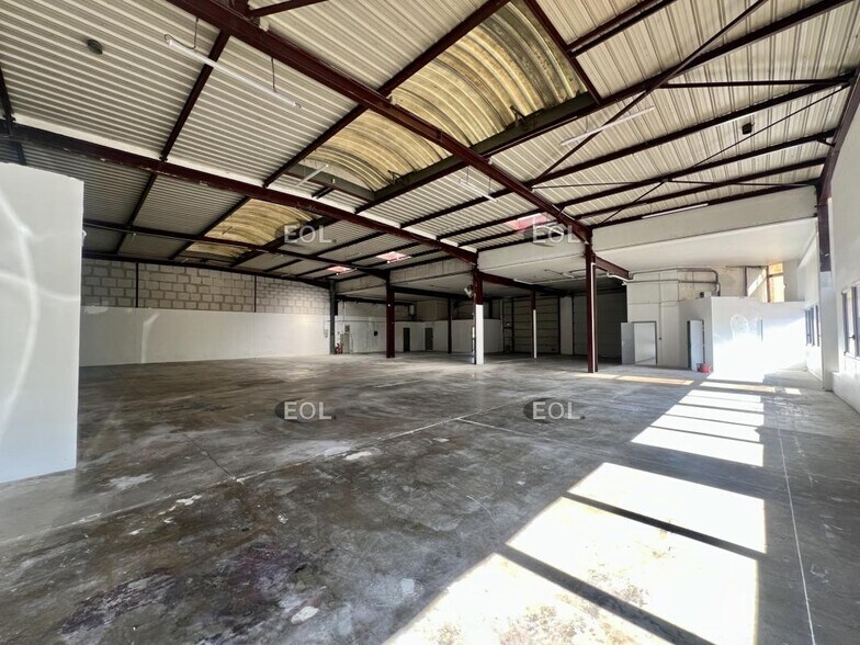 Local d’activités dans Le Blanc-Mesnil à louer - Photo de l’immeuble – Image 2 sur 9