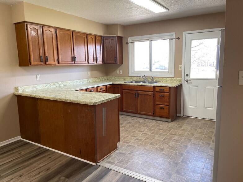206 1/2 E Church St, Gilman, IA à vendre - Photo de l’immeuble – Image 3 sur 14