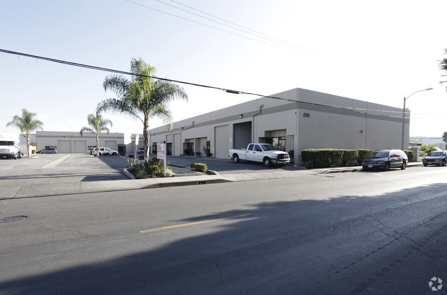 236 S 8th Ave, City Of Industry, CA à louer - Photo de l’immeuble – Image 2 sur 5