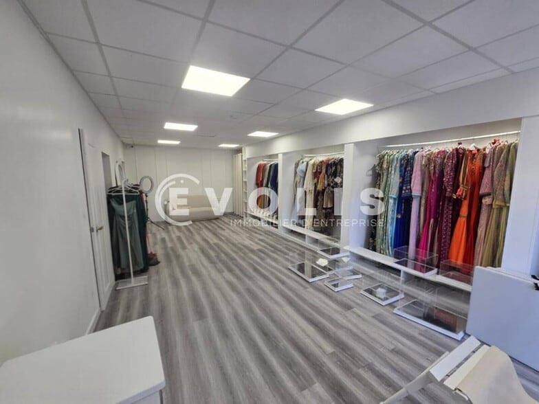 Local commercial dans Viry Chatillon à vendre - Photo de l’immeuble – Image 2 sur 6