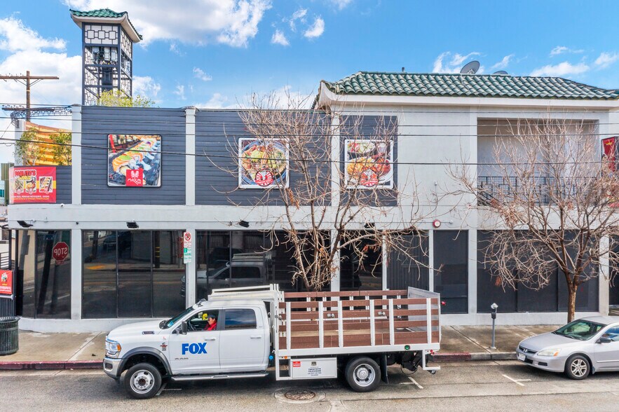 686 N Spring St, Los Angeles, CA à louer - Photo de l’immeuble – Image 3 sur 11