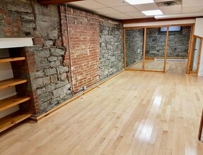 430 Rue Sainte-Hélène, Montréal, QC à louer Photo intérieure– Image 2 sur 7