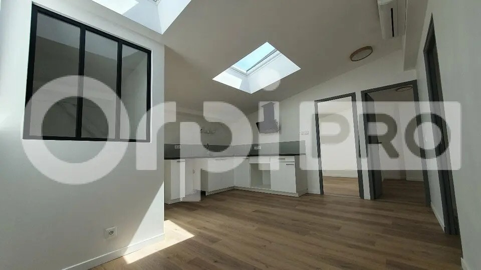 Local commercial dans Servon à louer - Photo intérieure – Image 2 sur 11