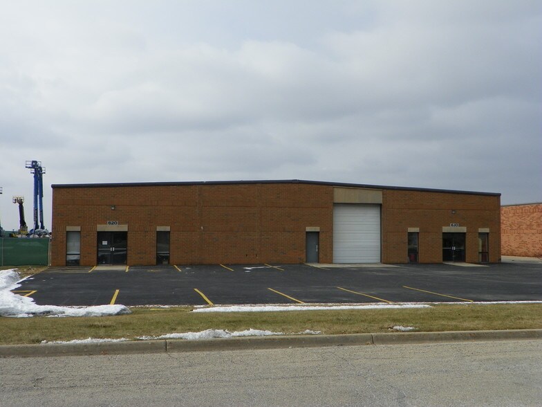 620-630 Heartland Dr, Sugar Grove, IL à vendre - Photo de l’immeuble – Image 2 sur 15
