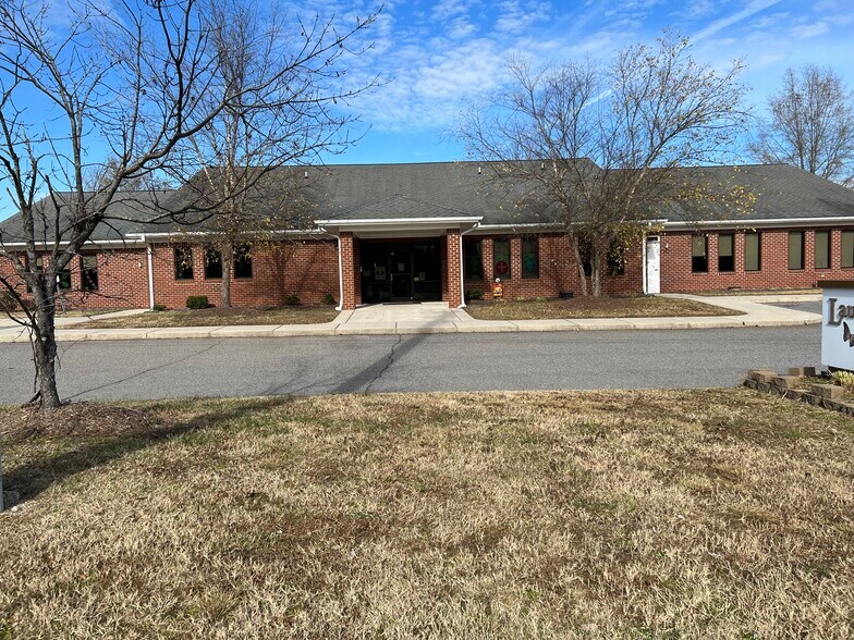 1004 Old Plank Rd, High Point, NC à louer - Photo de l’immeuble – Image 3 sur 28