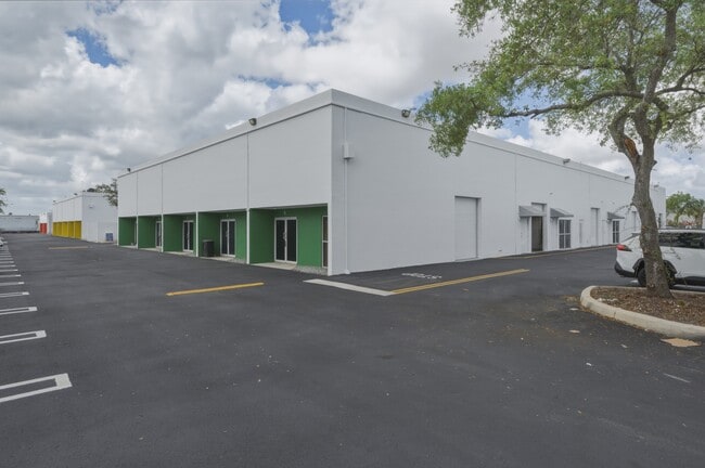 Plus de détails pour 6700-6724 NW 72nd Ave, Miami, FL - Local d'activités, Industriel/Logistique à louer