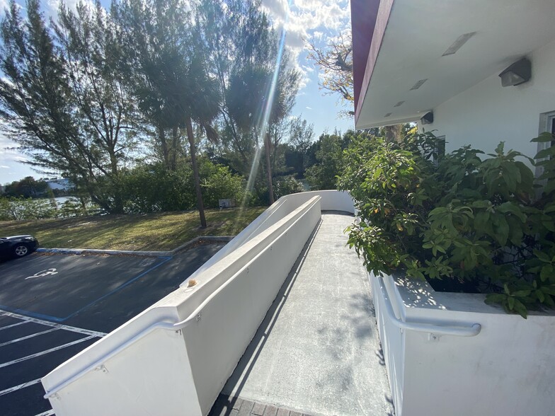 1900 NW 92nd Ave, Doral, FL à louer - Photo de l’immeuble – Image 3 sur 7