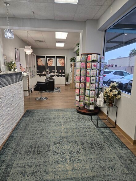1312 E Common St, New Braunfels, TX à louer - Photo de l’immeuble – Image 3 sur 5
