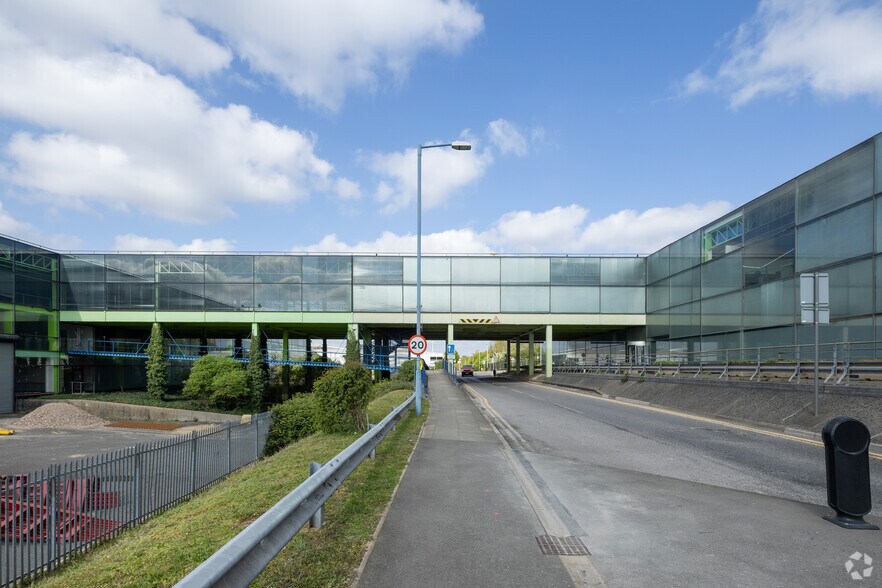 Green Park Way, Greenford à louer - Photo de l’immeuble – Image 3 sur 3