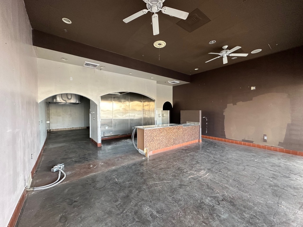 15617-15683 Roy Rogers Dr, Victorville, CA à louer Photo intérieure– Image 1 sur 4