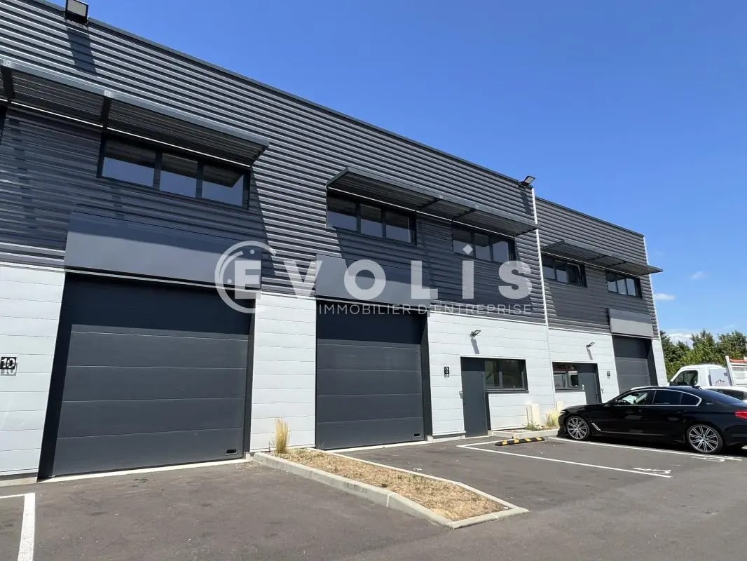 Local d’activités dans Lieusaint à louer Photo de l’immeuble– Image 1 sur 7