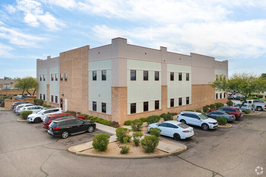 4566 E Inverness Ave, Mesa, AZ à vendre - Photo de l’immeuble – Image 2 sur 9