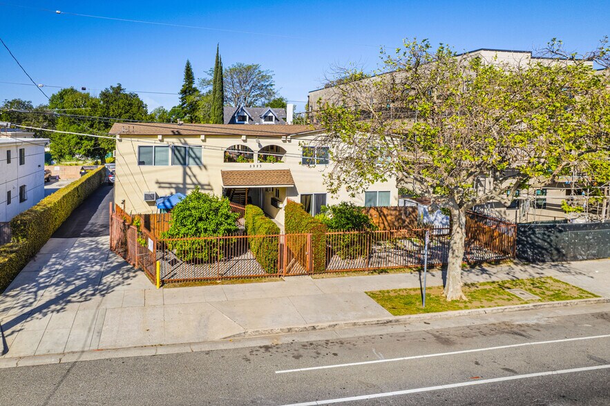 5923 Woodman Ave, Valley Glen, CA à vendre - Photo de l’immeuble – Image 2 sur 20