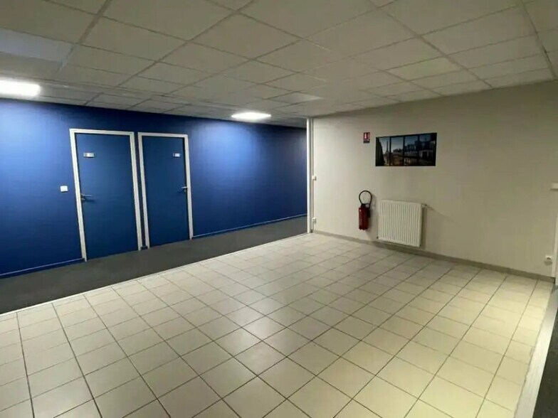 Bureau dans La Chapelle-Saint-Luc à louer - Photo intérieure – Image 3 sur 4