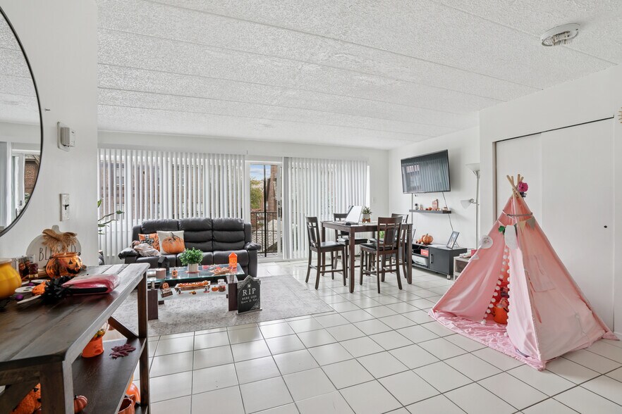 3523 86th St, Jackson Heights, NY à vendre - Photo de l’immeuble – Image 2 sur 14