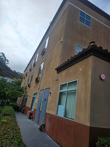 631 Camino del Rio S, San Diego, CA à vendre - Photo de l’immeuble – Image 1 sur 14