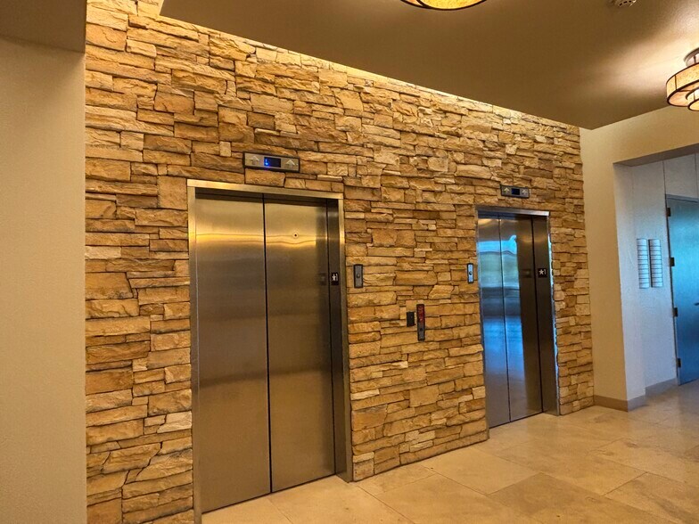 2800 Shoreline Dr, Denton, TX à vendre - Photo de l’immeuble – Image 3 sur 25