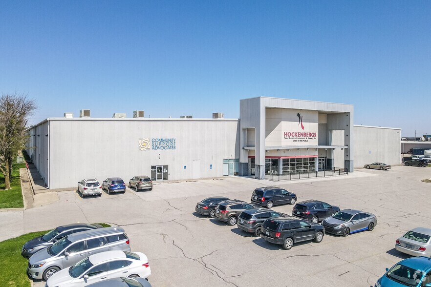 6000 Aurora Ave, Des Moines, IA à louer - Photo de l’immeuble – Image 1 sur 6