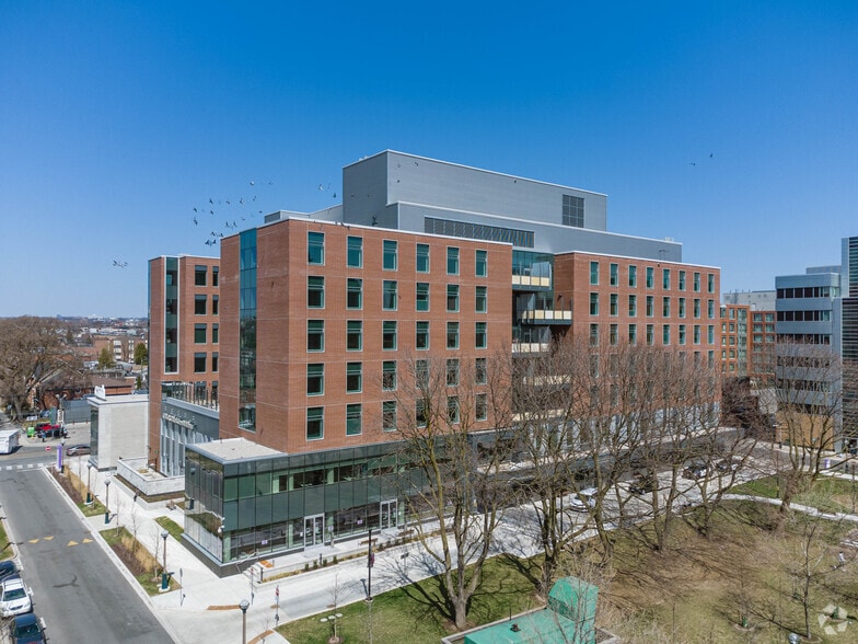 1051 Queen St W, Toronto, ON à louer - Photo de l’immeuble – Image 3 sur 3