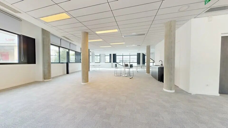 Bureau dans Champagne-au-Mont-d'Or à louer - Photo de l’immeuble – Image 2 sur 10