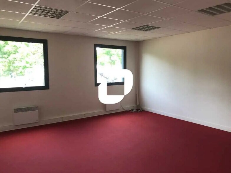 Bureau dans Cergy à louer - Photo de l’immeuble – Image 3 sur 6