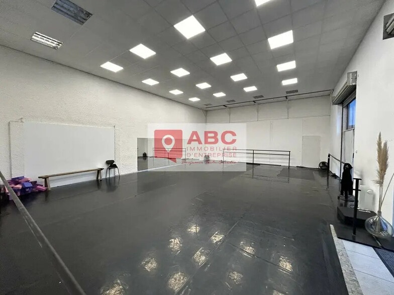 Local commercial dans Le Crès à louer - Photo intérieure – Image 1 sur 4