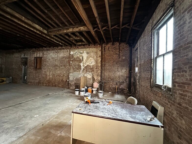 67-11 Fresh Pond Rd, Ridgewood, NY à louer - Photo de l’immeuble – Image 3 sur 17