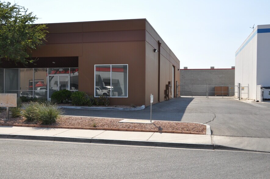 5455 Desert Point Dr, Las Vegas, NV à vendre - Photo de l’immeuble – Image 2 sur 10