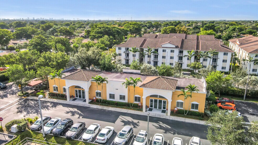 4100 Davie Road Ext, Hollywood, FL à vendre - Photo de l’immeuble – Image 2 sur 7