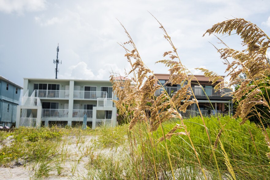 19306 Gulf Blvd, Indian Shores, FL à vendre - Photo de l’immeuble – Image 3 sur 7