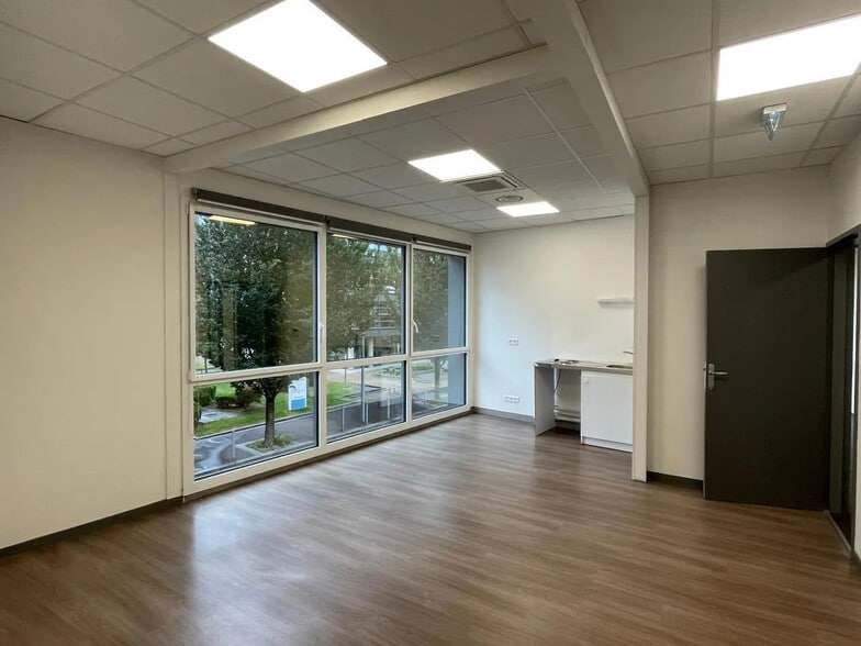 Bureau dans Rouen à louer - Photo de l’immeuble – Image 3 sur 12