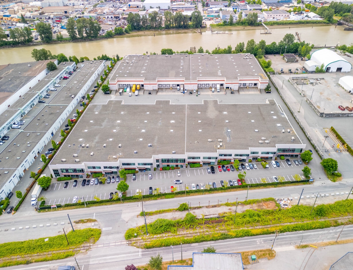 500-550 E Kent Av S, Vancouver, BC à louer Photo de l’immeuble– Image 1 sur 5