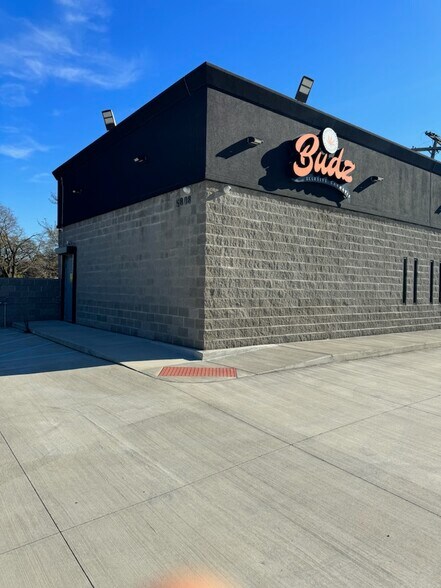 5808 E McNichols Rd, Hamtramck, MI à vendre - Photo de l’immeuble – Image 2 sur 8