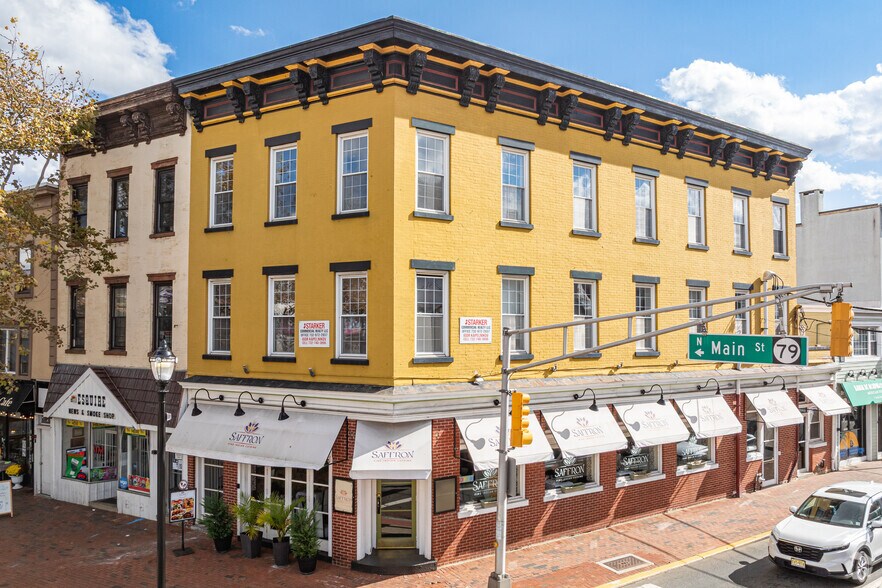 2 E Main St, Freehold, NJ à vendre - Photo de l’immeuble – Image 1 sur 18