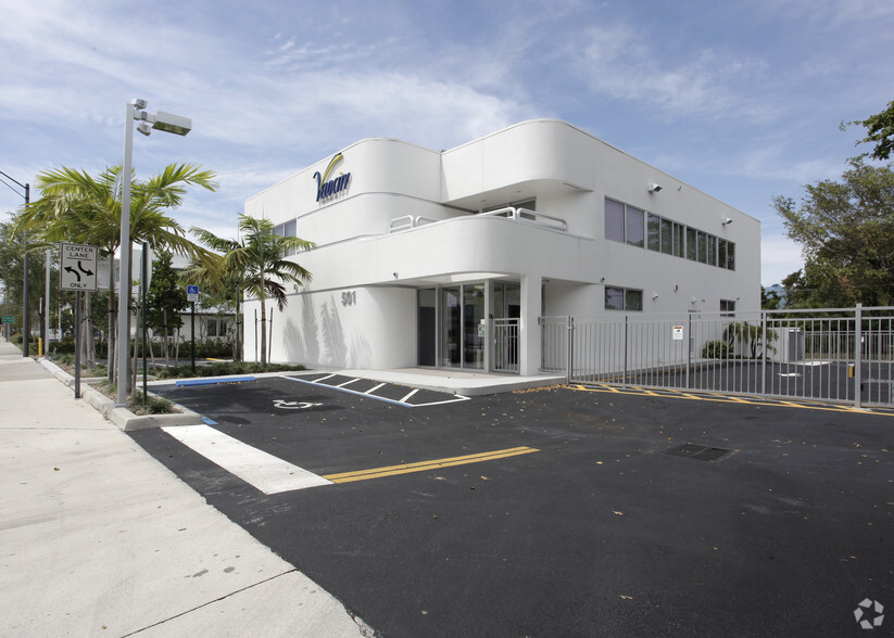 501 SE 12th St, Fort Lauderdale, FL à louer - Photo principale – Image 1 sur 12