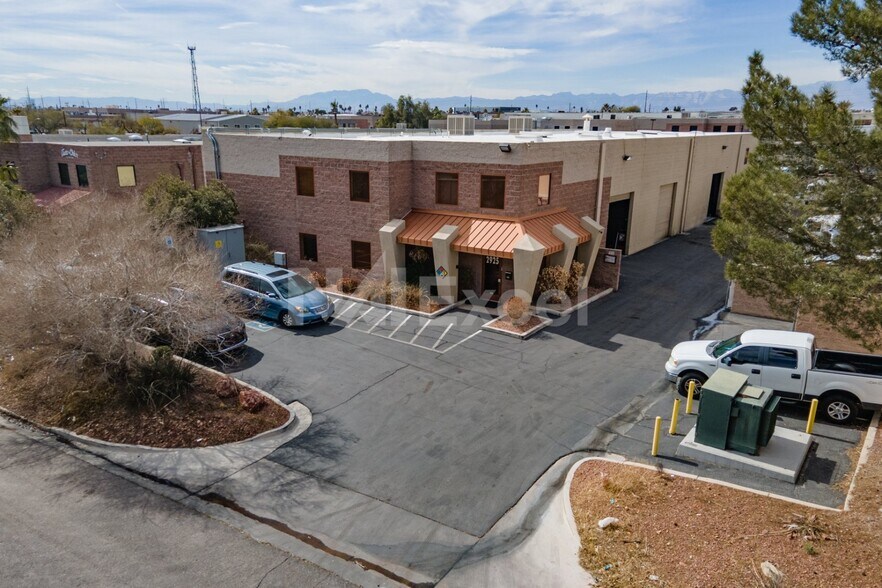 2925 Brookspark Dr, North Las Vegas, NV à louer - Photo de l’immeuble – Image 2 sur 21