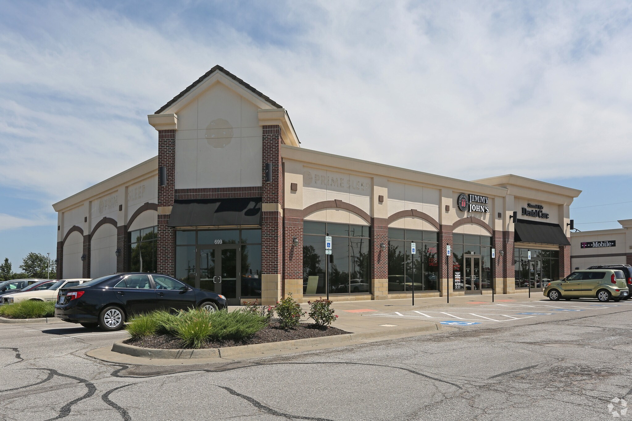 670-699 NW Blue Pky, Lee's Summit, MO à louer Photo principale– Image 1 sur 7