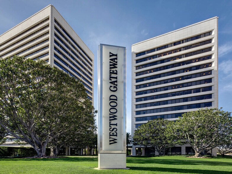 11111 Santa Monica Blvd, Los Angeles, CA à louer - Photo de l’immeuble – Image 3 sur 5