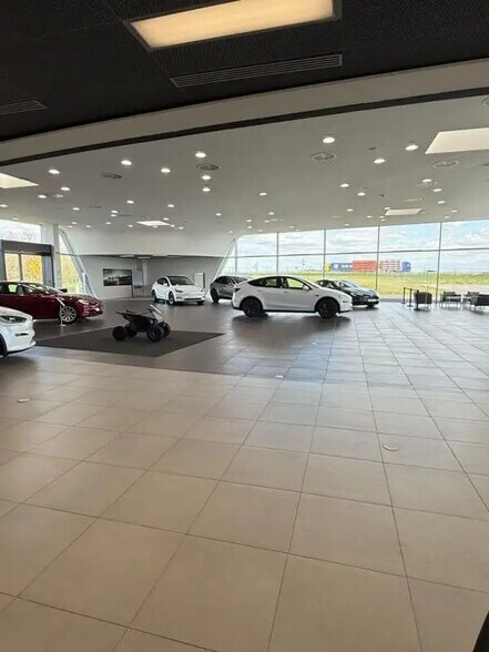 Local d'activités dans Saint-Martin-sur-le-Pré à vendre - Photo de l’immeuble – Image 2 sur 5