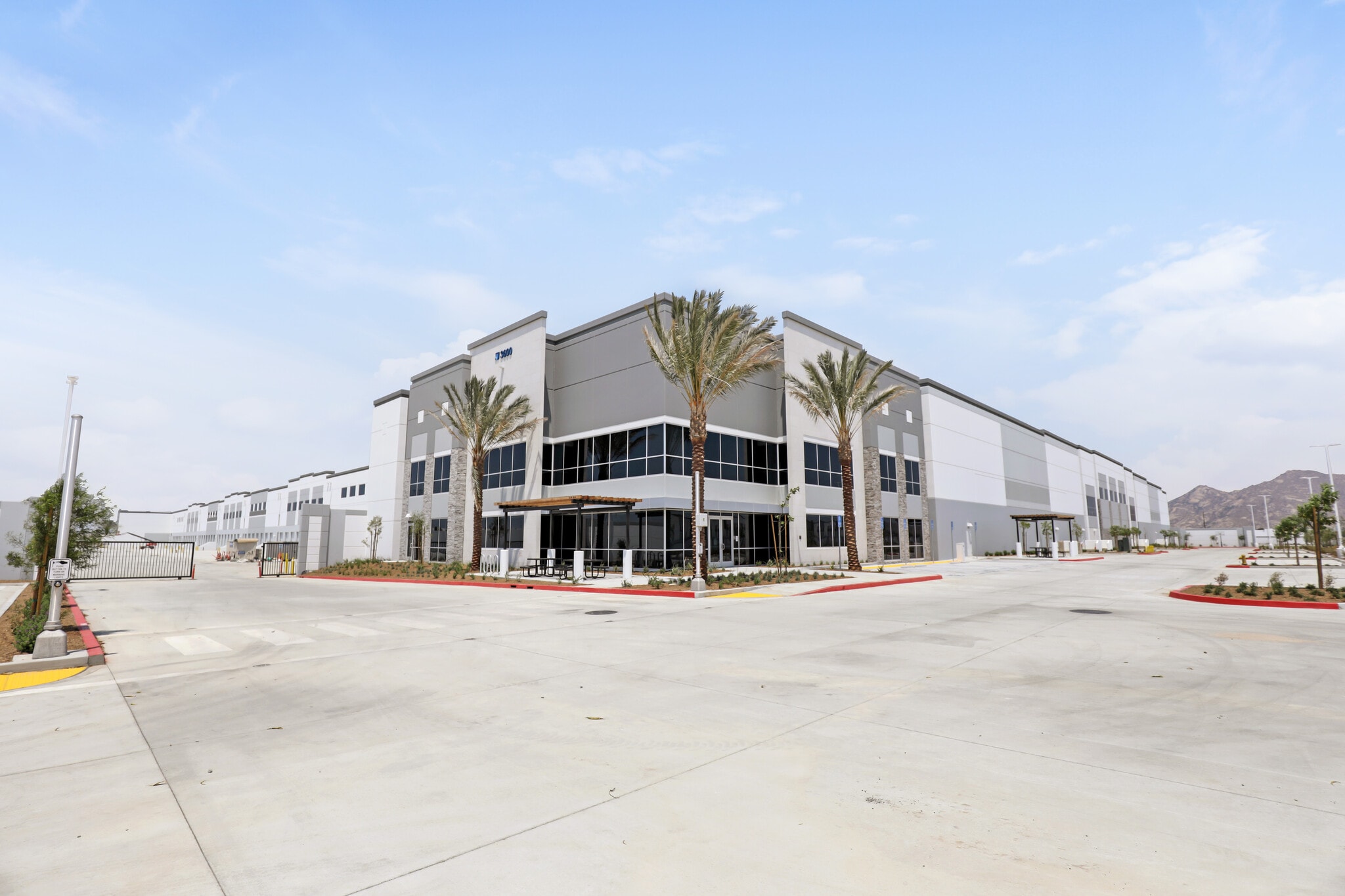 3600 Redlands Ave, Perris, CA à louer Photo de l’immeuble– Image 1 sur 2