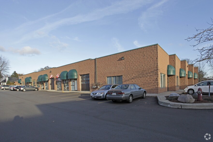 366 Revus Ave, Mississauga, ON à louer - Photo principale – Image 1 sur 3