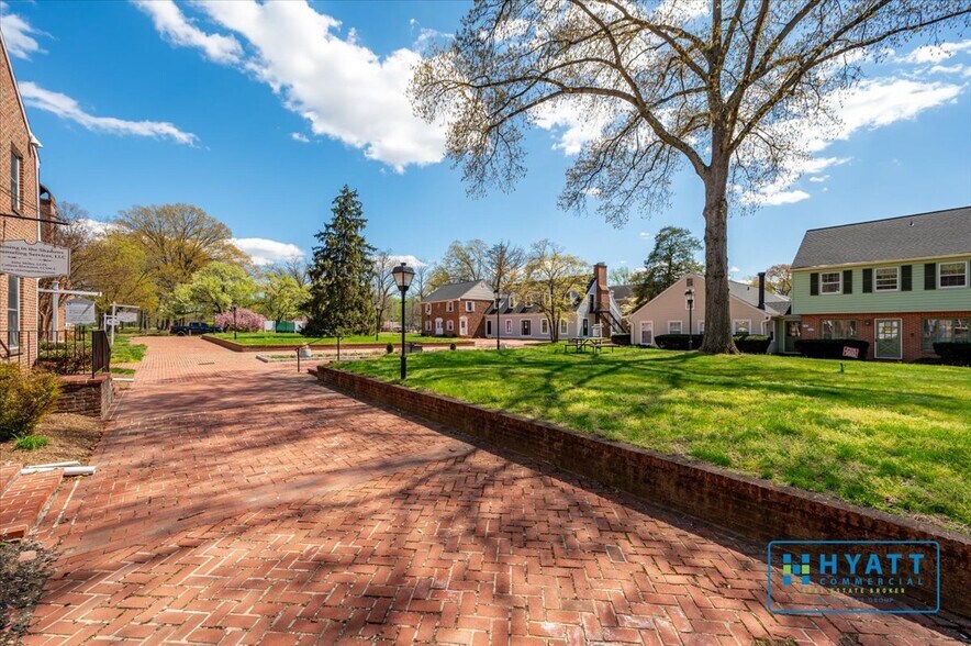 1666 Village Grn, Crofton, MD à vendre - Photo de l’immeuble – Image 2 sur 8
