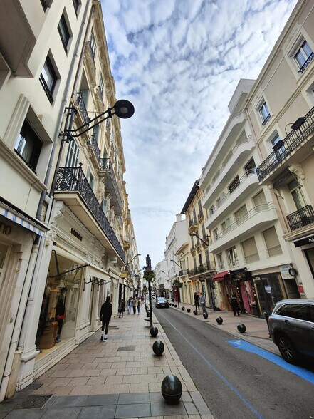 Bureau dans Cannes à louer - Photo de l’immeuble – Image 1 sur 7