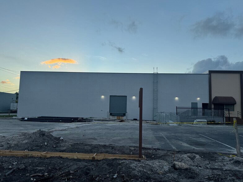 4500-4600 NW 135th St, Miami, FL à louer - Photo de l’immeuble – Image 3 sur 3