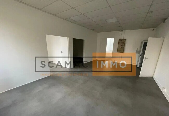 Plus de détails pour Local d'activités à louer