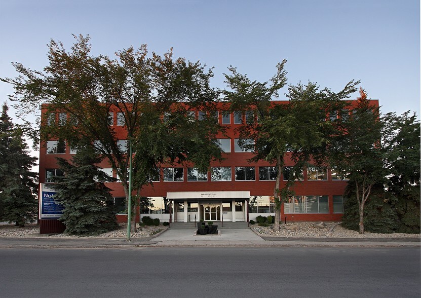 2631 28th Ave, Regina, SK à louer - Photo de l’immeuble – Image 2 sur 2