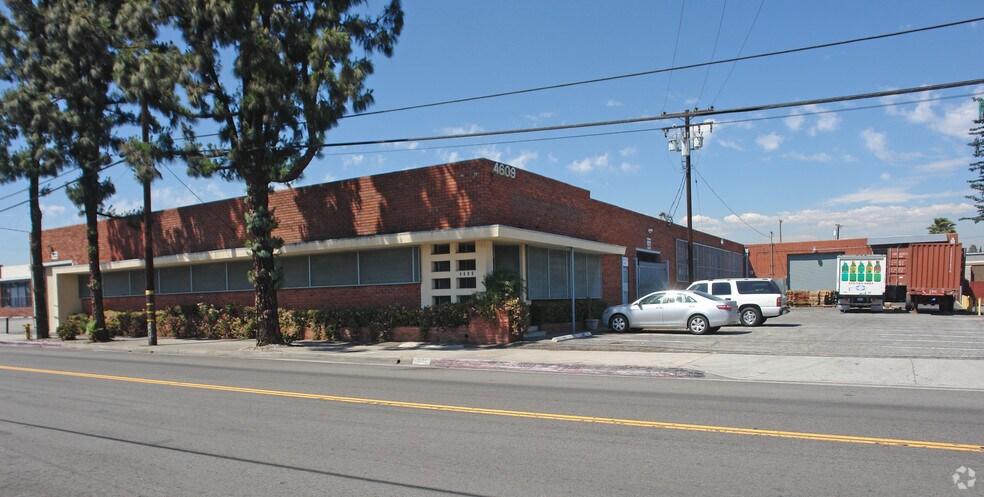 4609 Sheila St, Commerce, CA à louer - Photo de l’immeuble – Image 2 sur 6