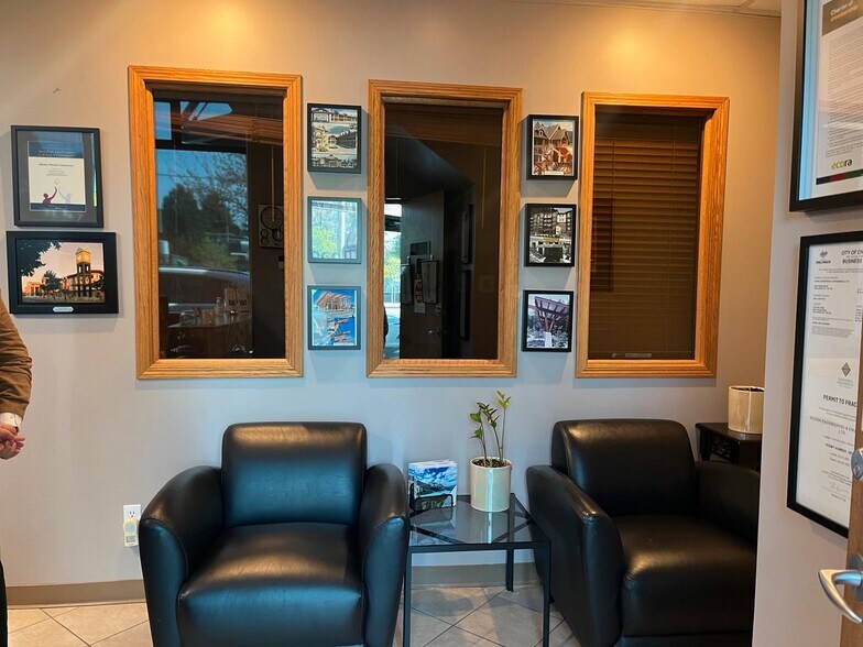 9094 Young Rd, Chilliwack, BC à vendre - Photo de l’immeuble – Image 2 sur 35