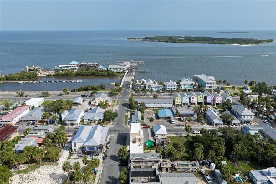 7050 C St, Cedar Key, FL à vendre - Photo de l’immeuble – Image 3 sur 5